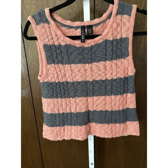 Tilly’s FULL TILT Cable Knit Cropped Womens Striped Gray/Peach Sweater Vest, SzL - Picture 1 of 3